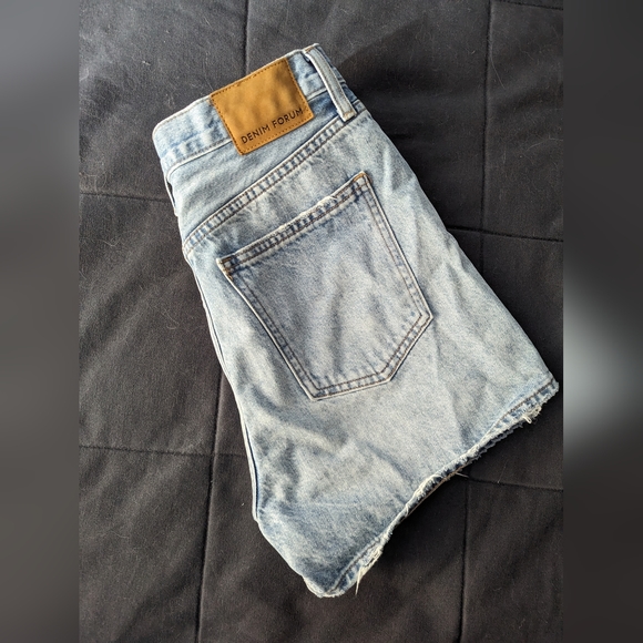 Denim Forum/Aritzia Joni Loose Short Size 26 - Picture 5 of 6